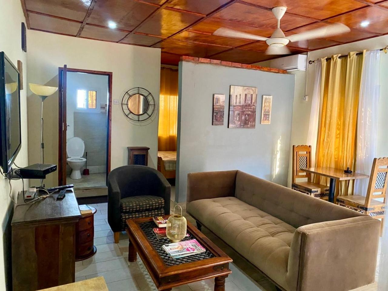 Yazmin Studio Residence Lamin Luaran gambar